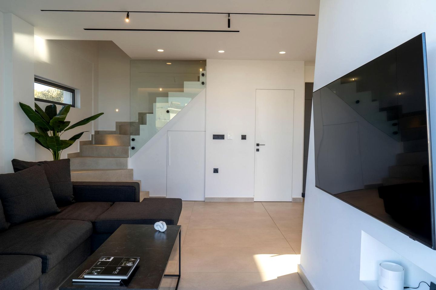 Modern Luxury Villa with Pool and Garden Oasis close to Beaches in Anissaras, Hersonissos Crete