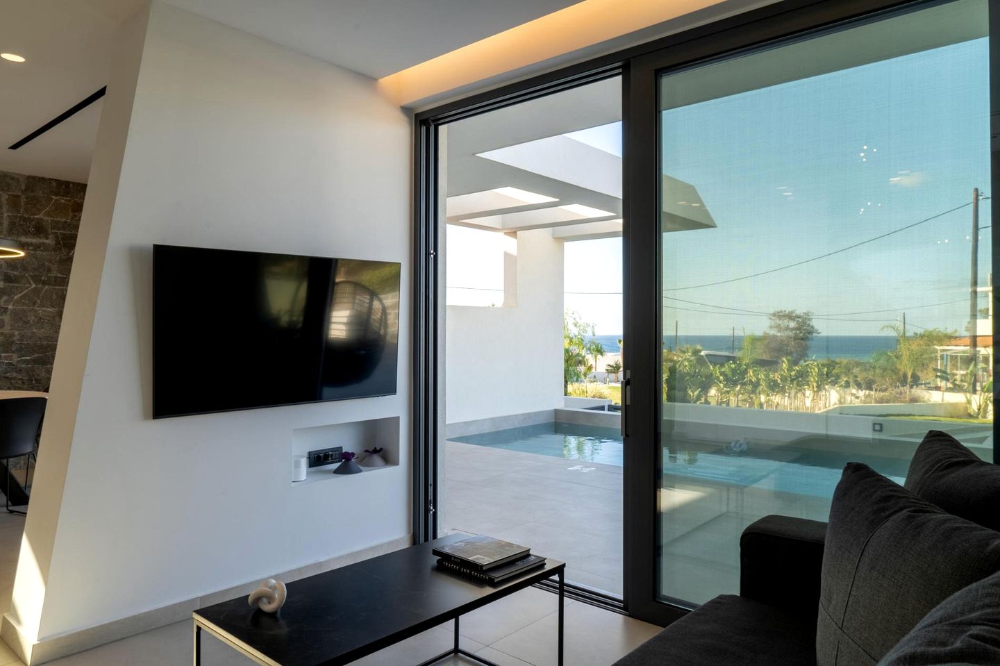 Modern Luxury Villa with Pool and Garden Oasis close to Beaches in Anissaras, Hersonissos Crete