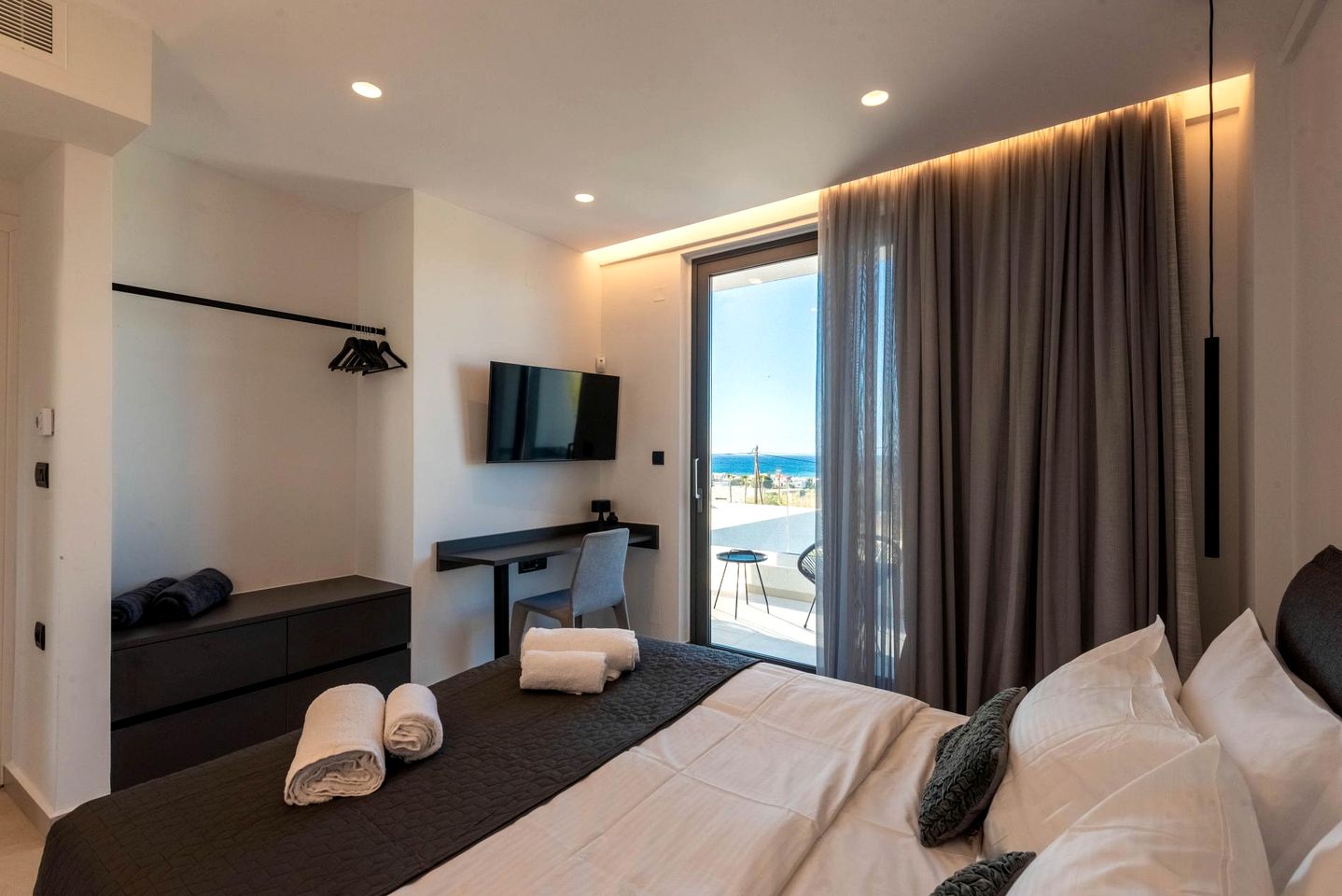 Modern Luxury Villa with Pool and Garden Oasis close to Beaches in Anissaras, Hersonissos Crete