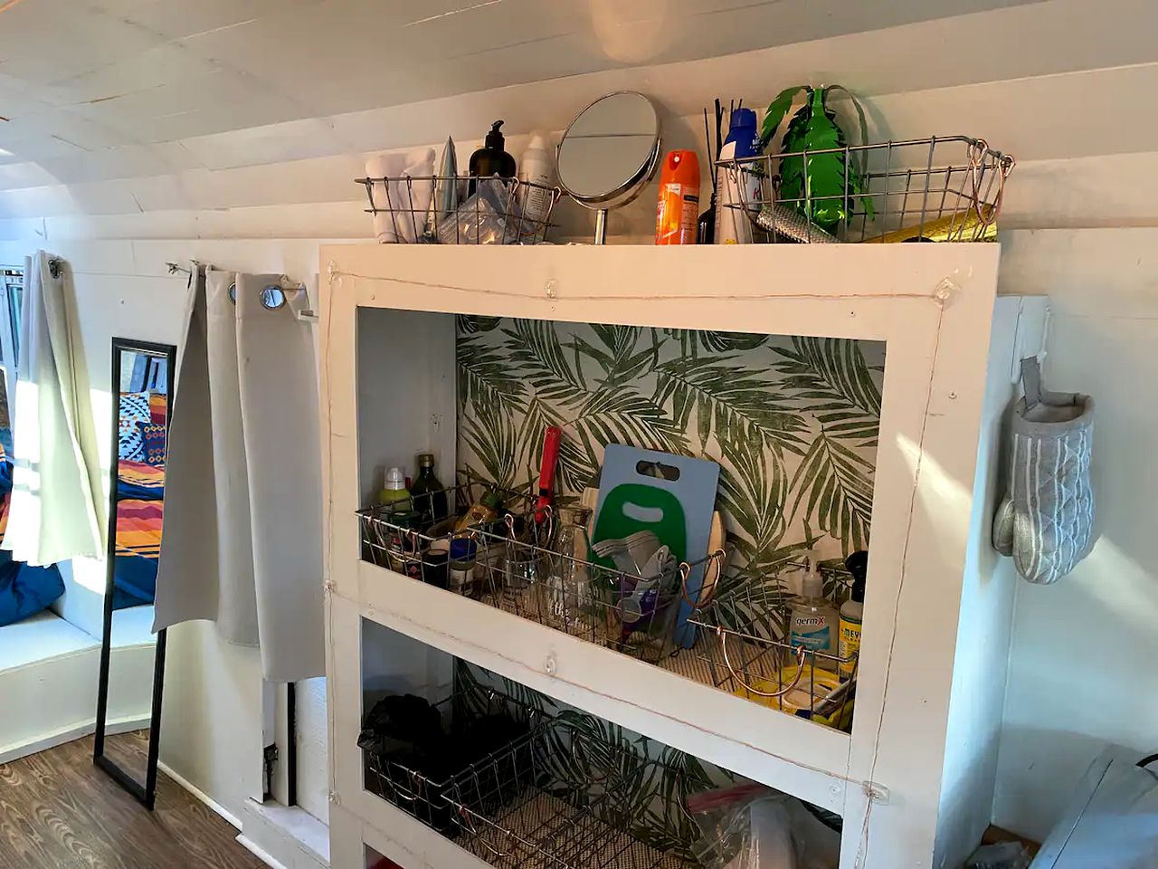 Eccentric Converted Bus, Perfect for a Tennessee Vacation