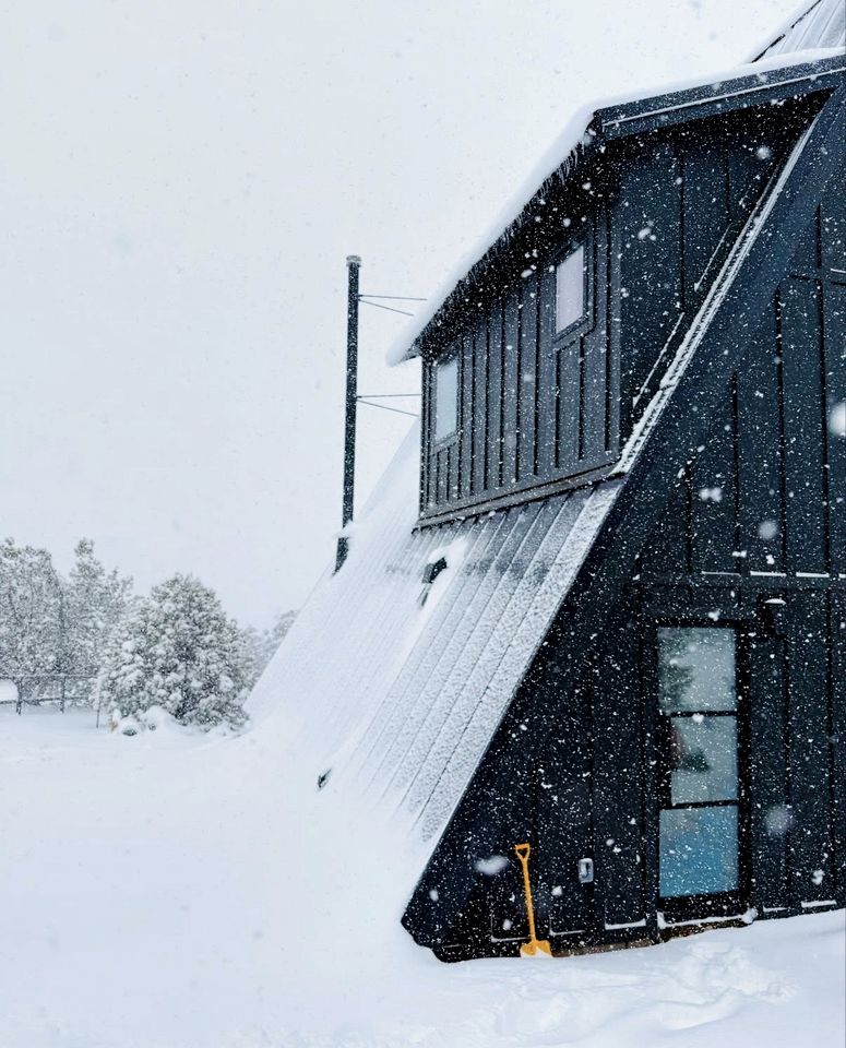 Modern Pet-Friendly A-Frame Cabin Retreat with Stargazing Deck & Mountain Views near Grand Canyon South Rim & Williams, Arizona