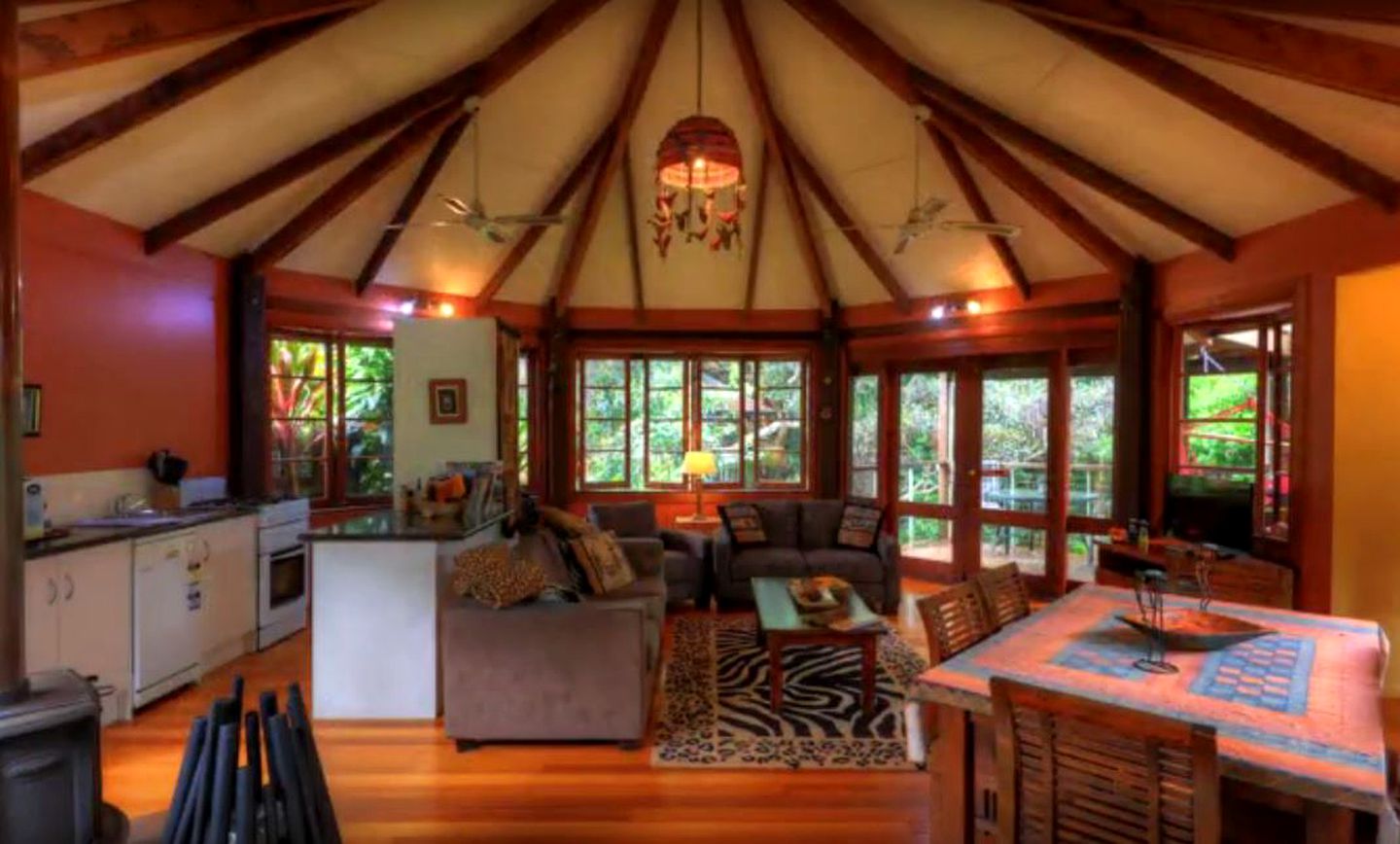 Luxury Cabin Rental in Maleny, Queensland