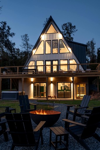 Cabins (United States of America, Faber, Virginia)