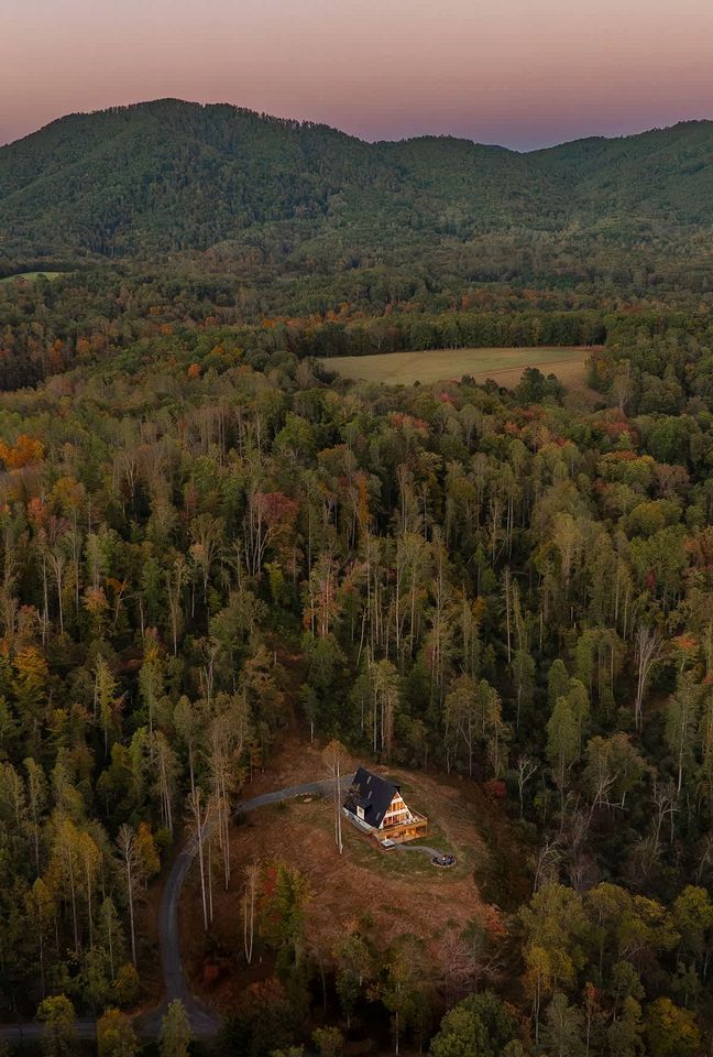 Luxury A-Frame with Hot Tub & Sauna near Wineries in Nelson County, Virginia
