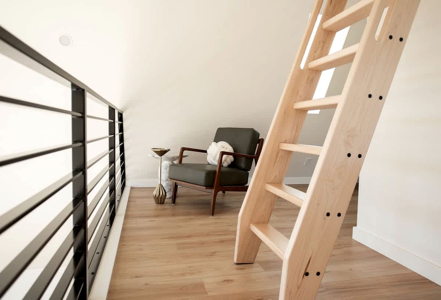 Luxury A-Frame with Hot Tub & Sauna near Wineries in Nelson County, Virginia