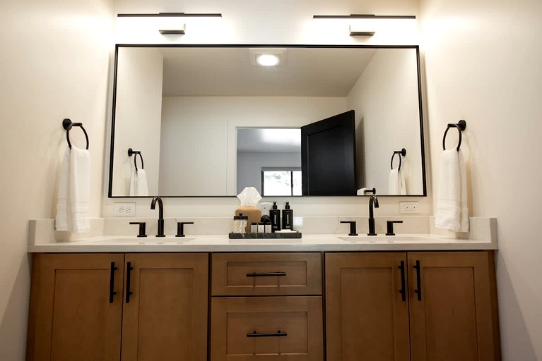 Cabins (United States of America, Faber, Virginia)