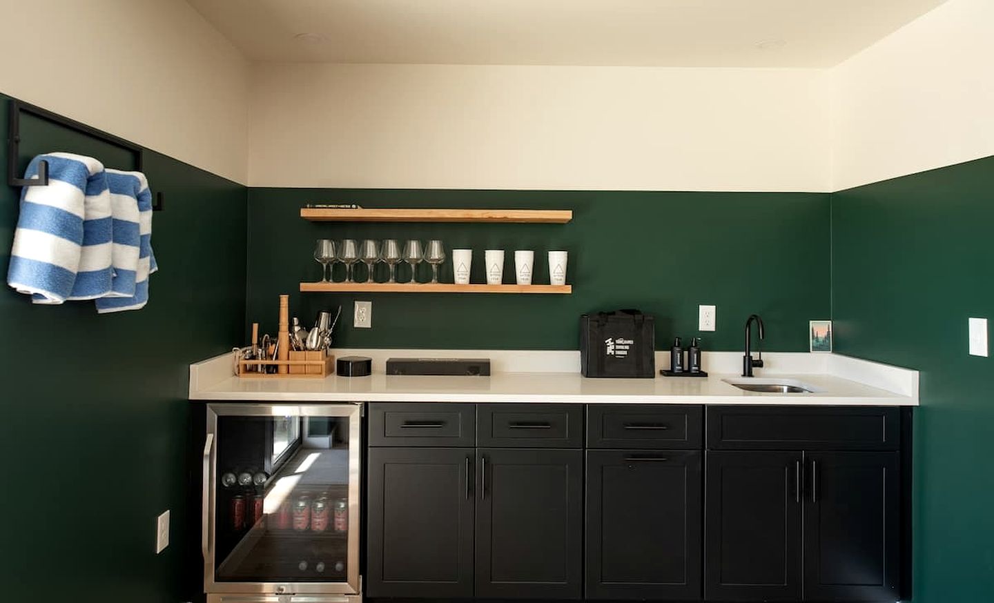 Luxury A-Frame with Hot Tub & Sauna near Wineries in Nelson County, Virginia