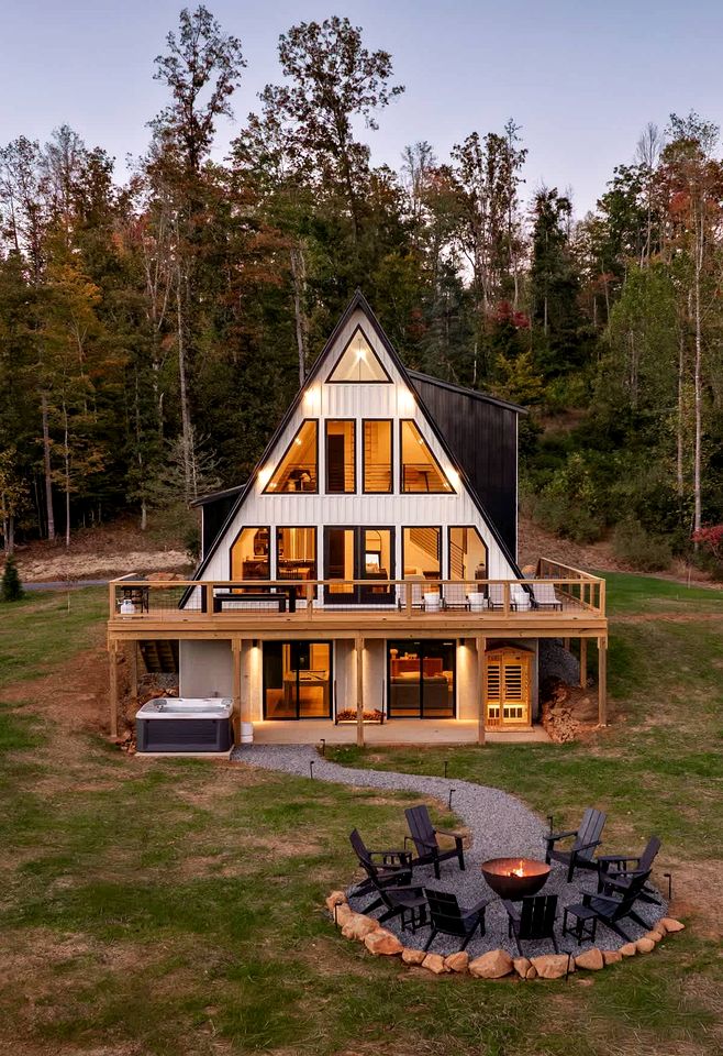 Luxury A-Frame with Hot Tub & Sauna near Wineries in Nelson County, Virginia