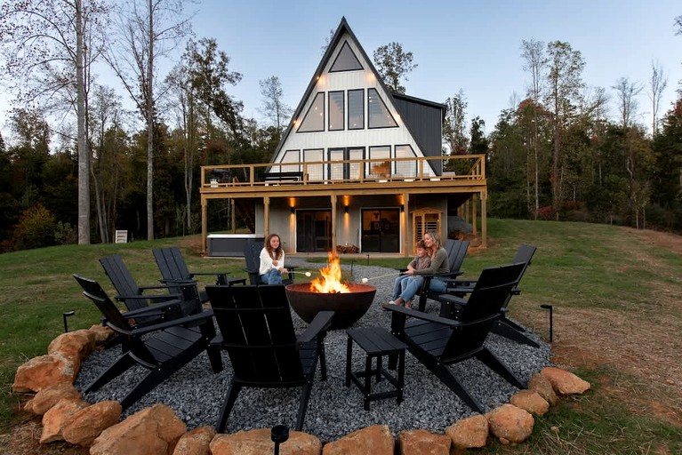 Cabins (United States of America, Faber, Virginia)