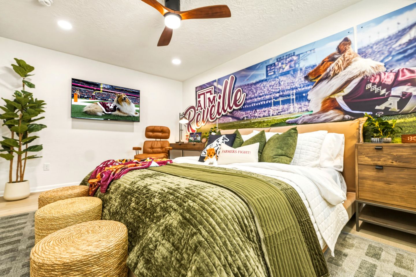 Ultimate Game Day Retreat with Arcade, Pool Table & Fire Pit in College Station, Texas