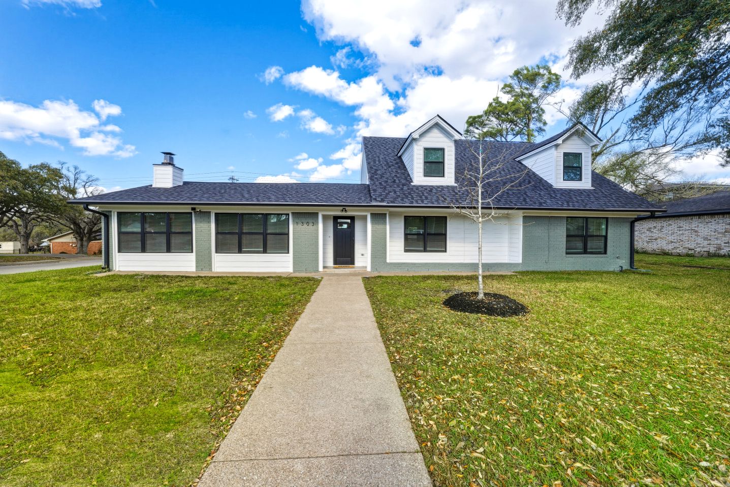 Ultimate Game Day Retreat with Arcade, Pool Table & Fire Pit in College Station, Texas