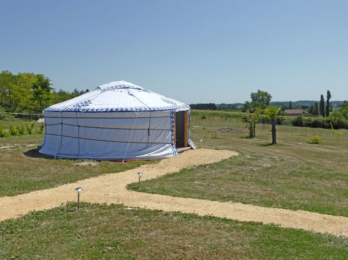 Yurts (Bergerac, Nouvelle-Aquitaine, France)