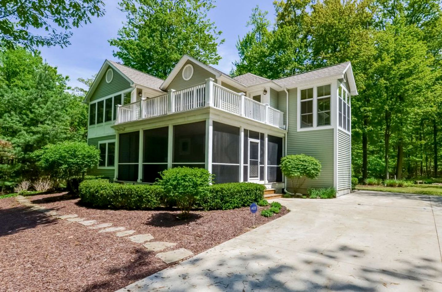 Stunning Beach Villa with a Private Hot Tub near the Lake in Saugatuck, Michigan