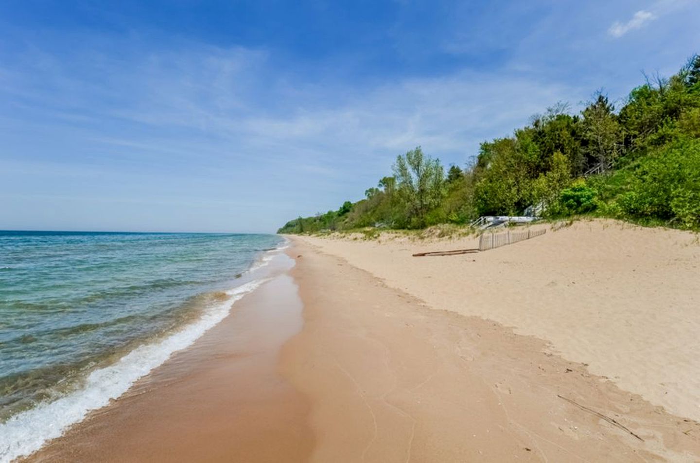 Stunning Beach Villa with a Private Hot Tub near the Lake in Saugatuck, Michigan