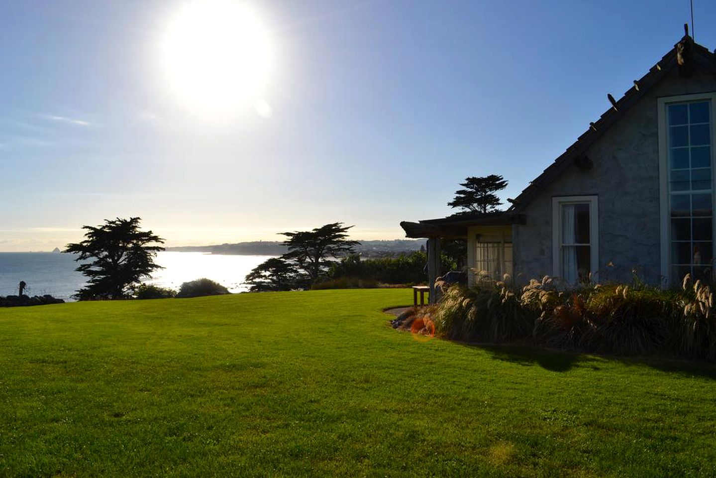 Stunning Villa Rental overlooking the Tasman Sea in New Plymouth, North Island