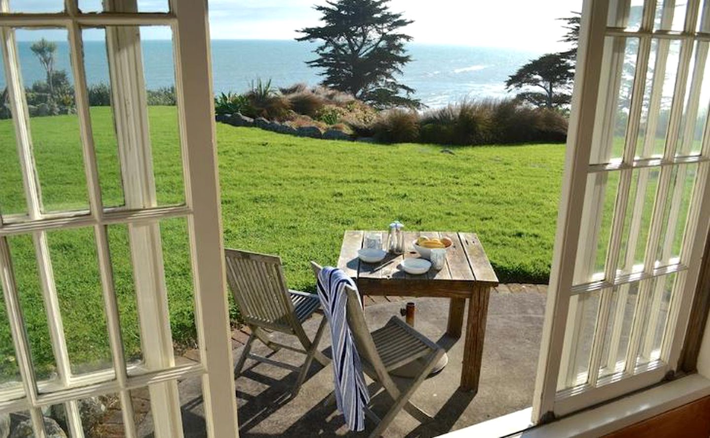 Stunning Villa Rental overlooking the Tasman Sea in New Plymouth, North Island