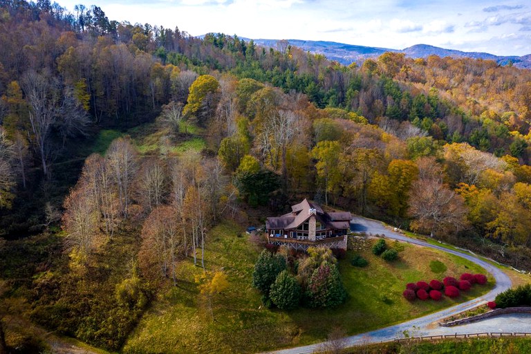 Cabins (Sugar Grove, North Carolina, United States)