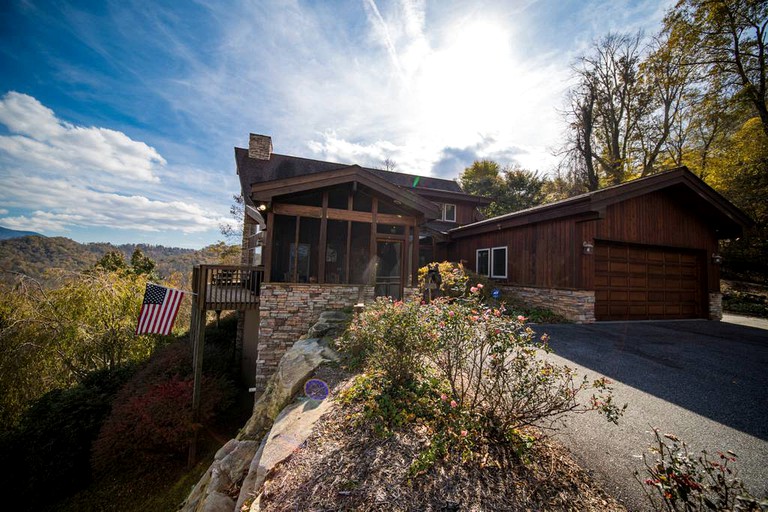 Cabins (Sugar Grove, North Carolina, United States)