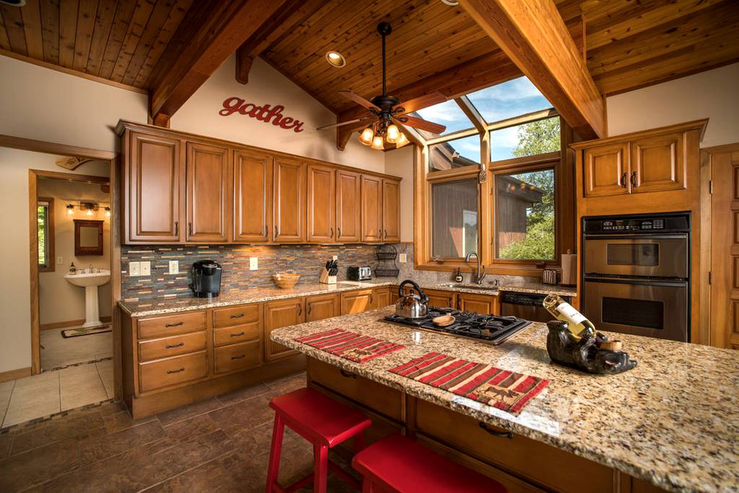 Luxurious Cabin Rental with Spectacular Mountain Views and a Hot Tub near Boone, North Carolina