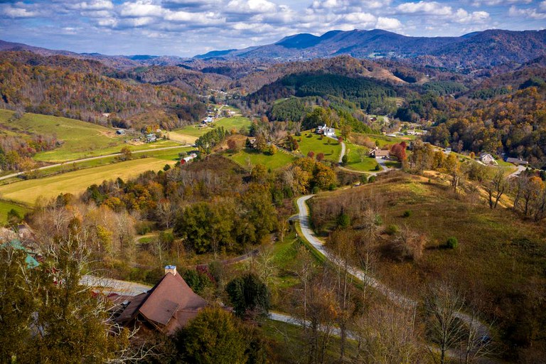 Cabins (Sugar Grove, North Carolina, United States)
