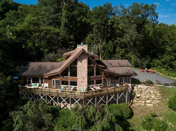 Cabins (Sugar Grove, North Carolina, United States)