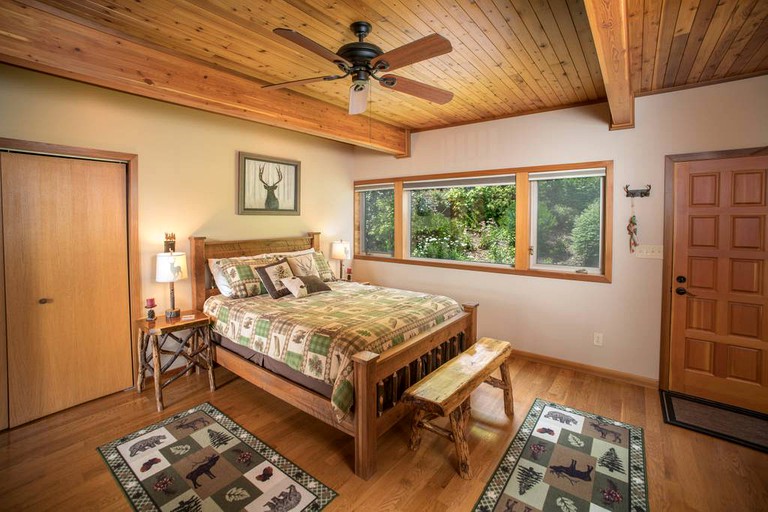 Cabins (Sugar Grove, North Carolina, United States)