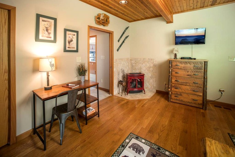 Cabins (Sugar Grove, North Carolina, United States)