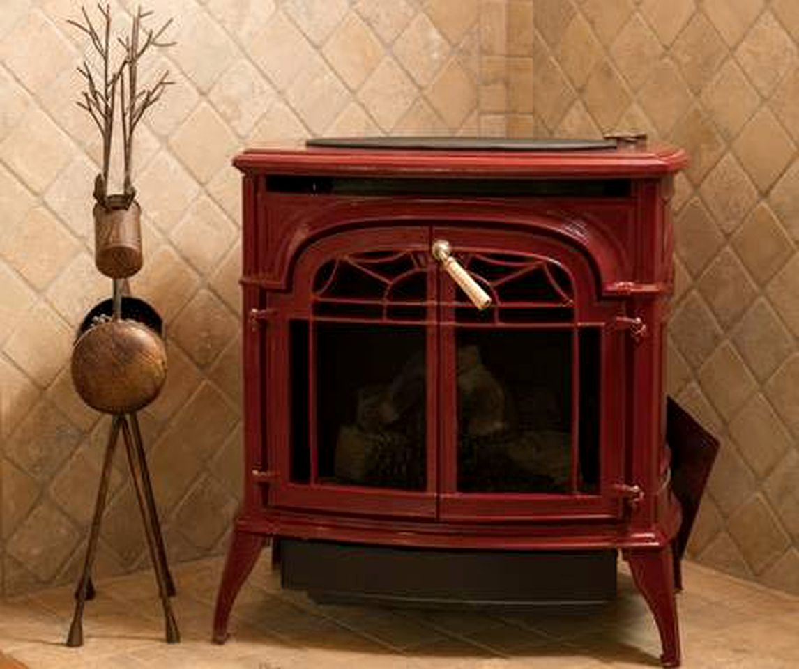 Luxurious Cabin Rental with Spectacular Mountain Views and a Hot Tub near Boone, North Carolina