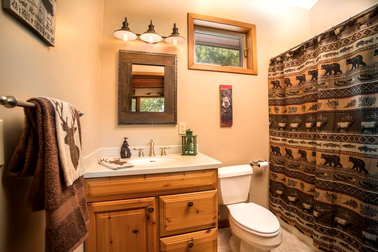 Cabins (Sugar Grove, North Carolina, United States)