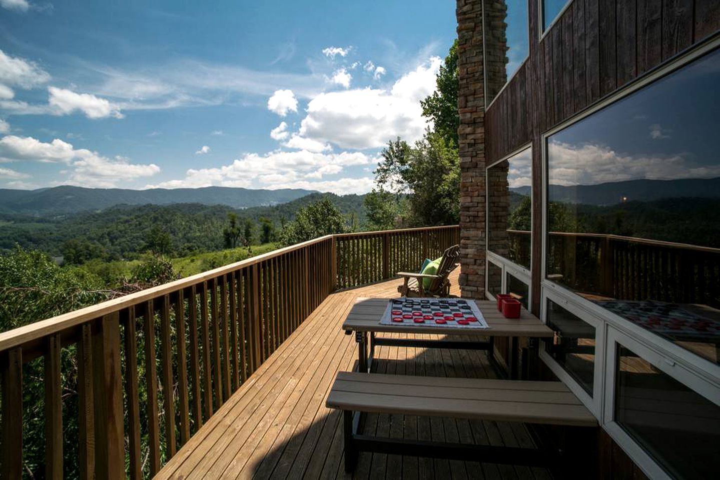 Luxurious Cabin Rental with Spectacular Mountain Views and a Hot Tub near Boone, North Carolina