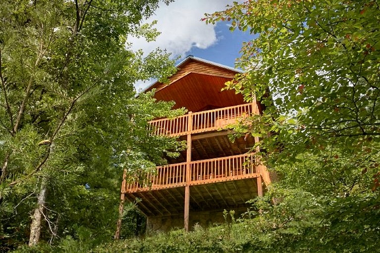 Secluded Cabin with Hot-tub in Sevierville, Tennessee