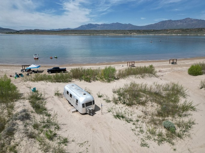 Cozy Airstream on Yuba Lake for an Amazing Couples Getaway in Nature in Utah