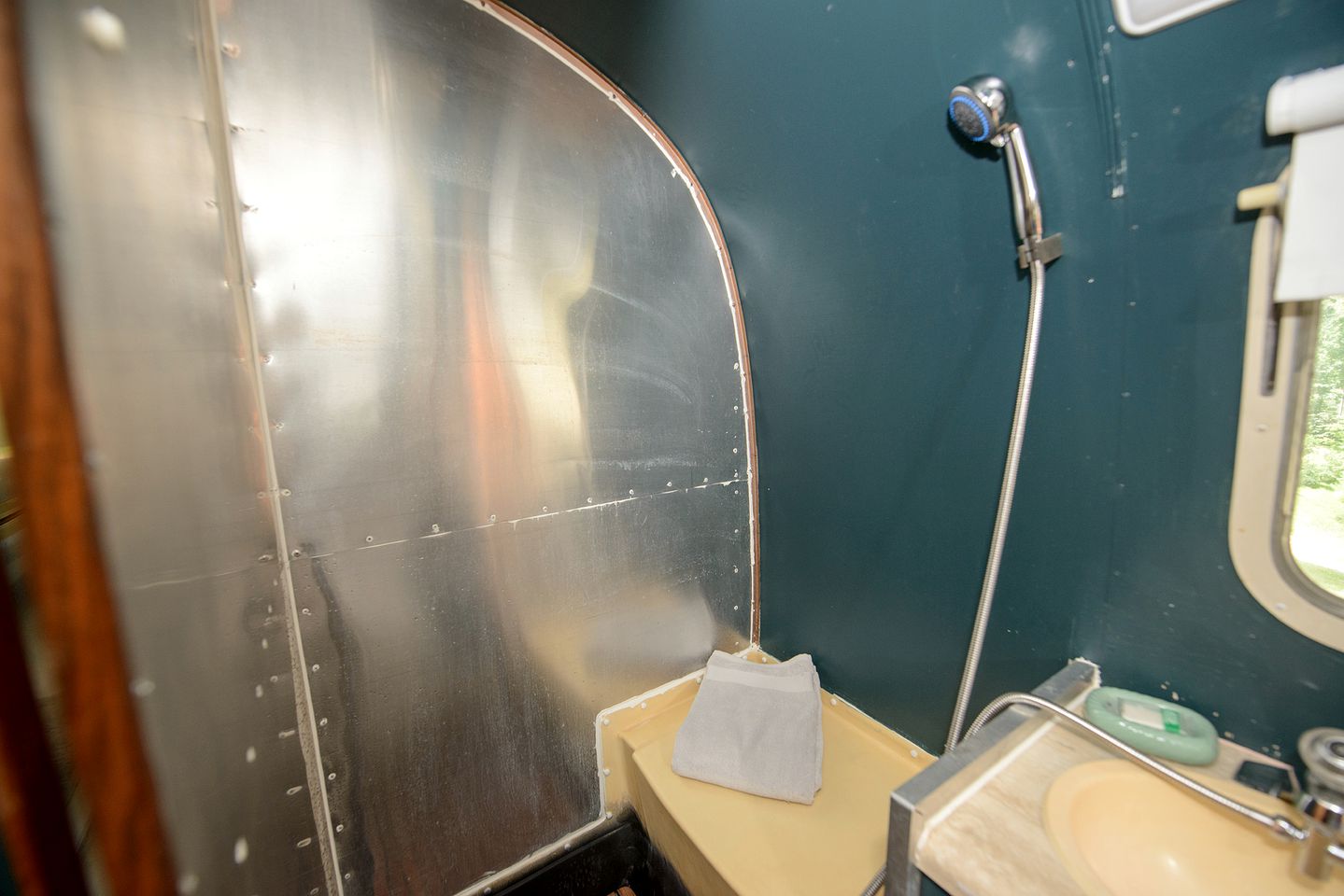 Breathtaking Airstream with Hot-tub and Petting Zoo in Sugar Grove, North Carolina