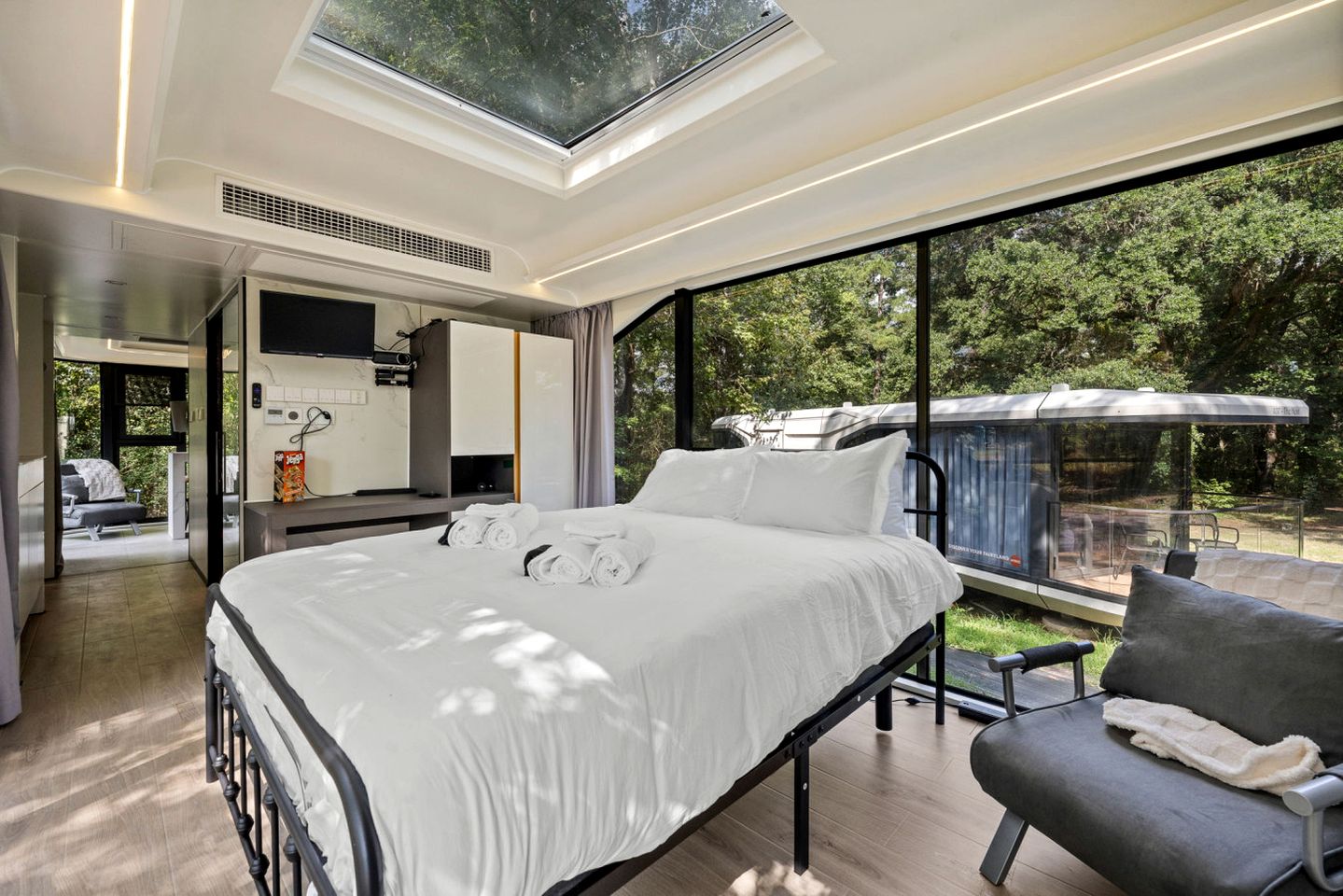 Modern Airstream Glamping with Pond Views in Rural South Carolina