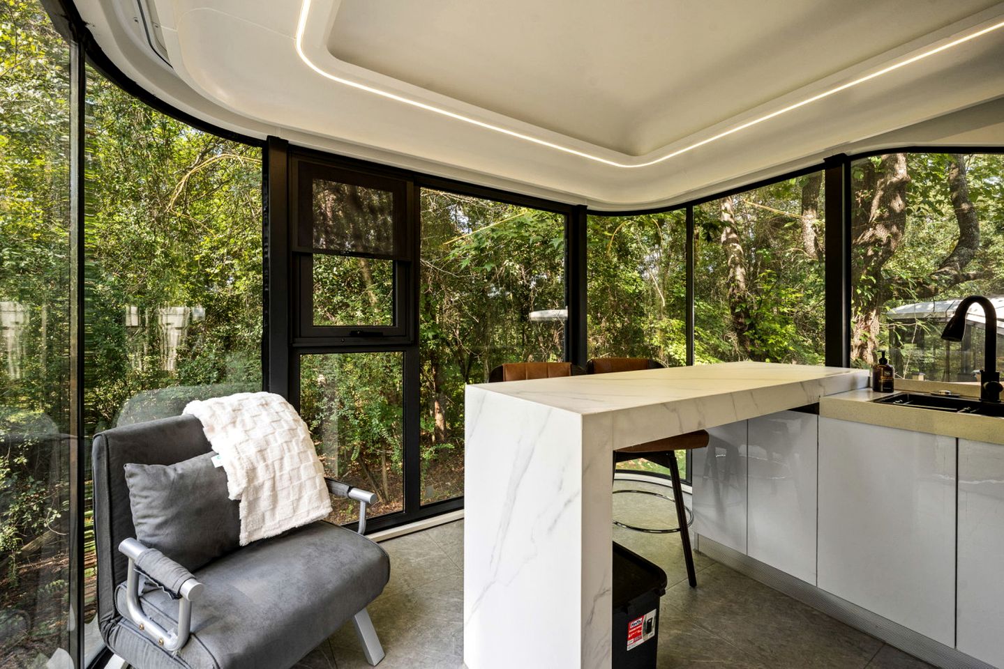 Modern Airstream Glamping with Pond Views in Rural South Carolina