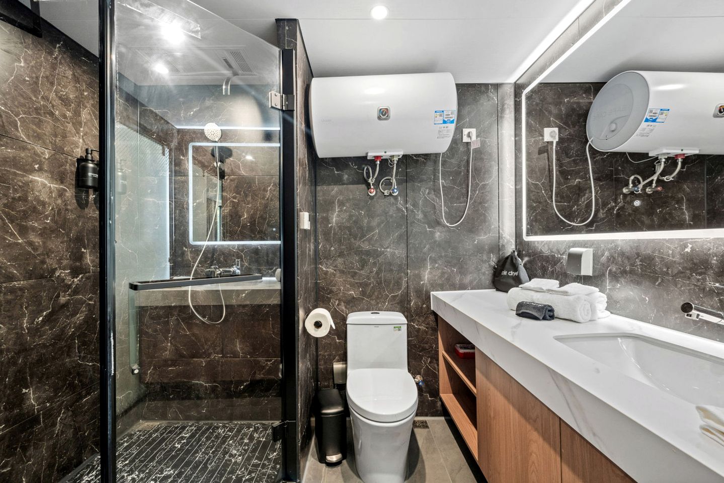 Modern Airstream Glamping with Pond Views in Rural South Carolina