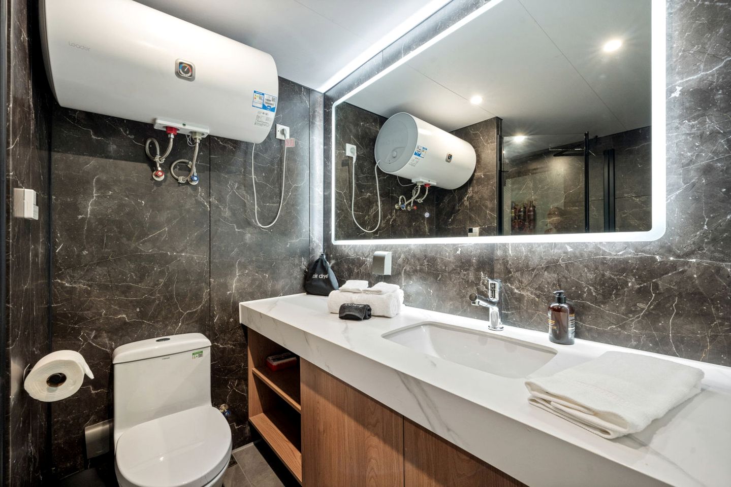 Modern Airstream Glamping with Pond Views in Rural South Carolina