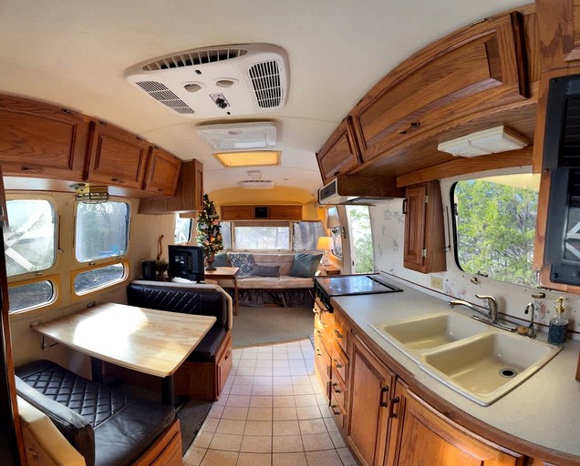 Caravans (United States of America, Lawton, Oklahoma)