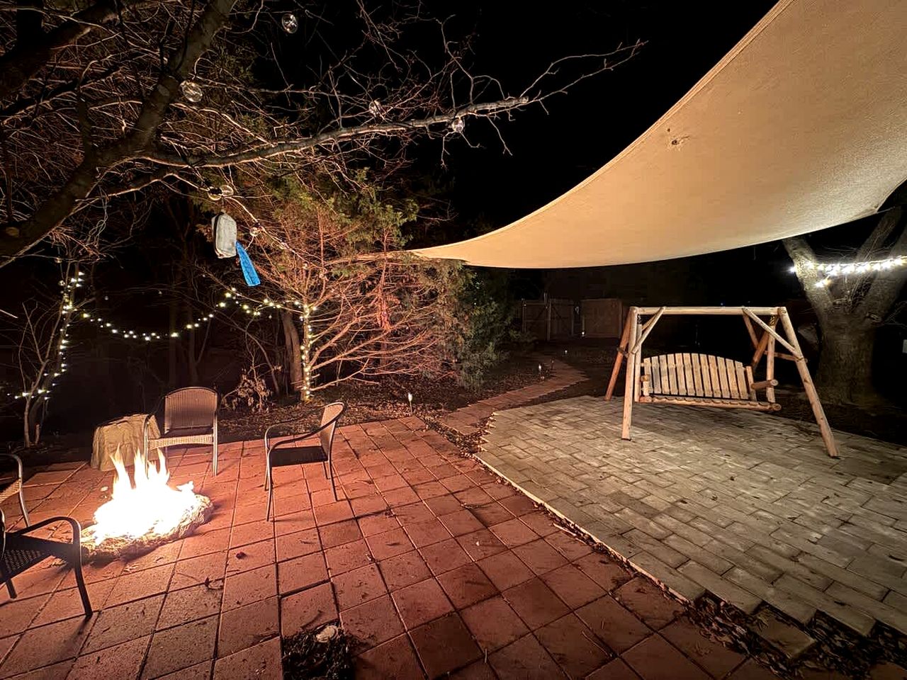 Scenic Airstream with Hot Tub and Firepit, Perfect for a Romantic Glamping Getaway for Couples