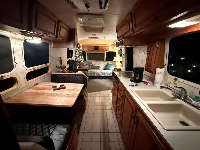 Caravans (United States of America, Lawton, Oklahoma)