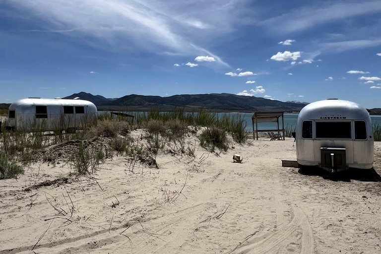 Romantic Airstream on Yuba Lake with Breathtaking Views to Reconnect with Nature in Utah