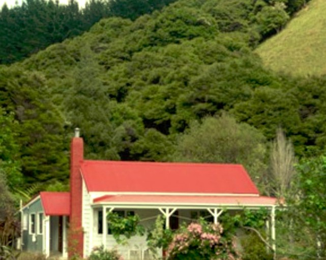 Cottages (Kuaotunu, North Island, New Zealand)
