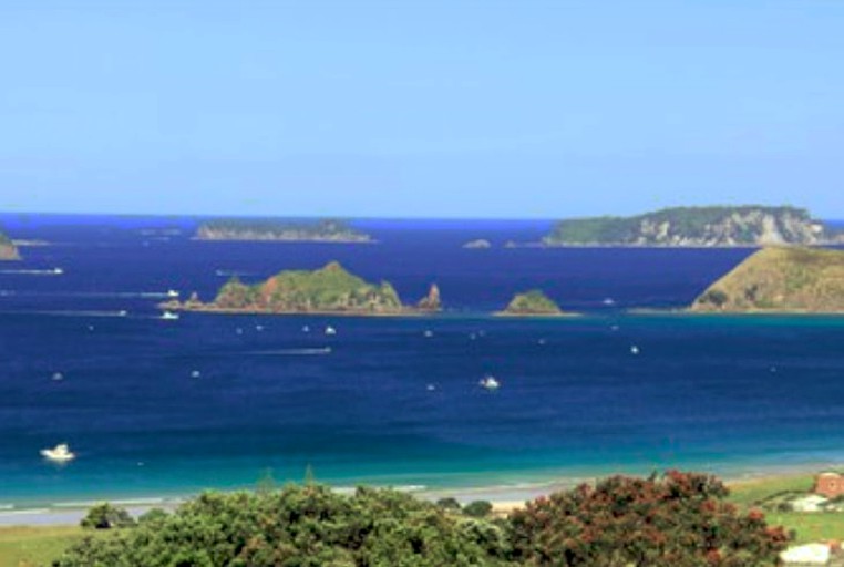 Cottages (Kuaotunu, North Island, New Zealand)