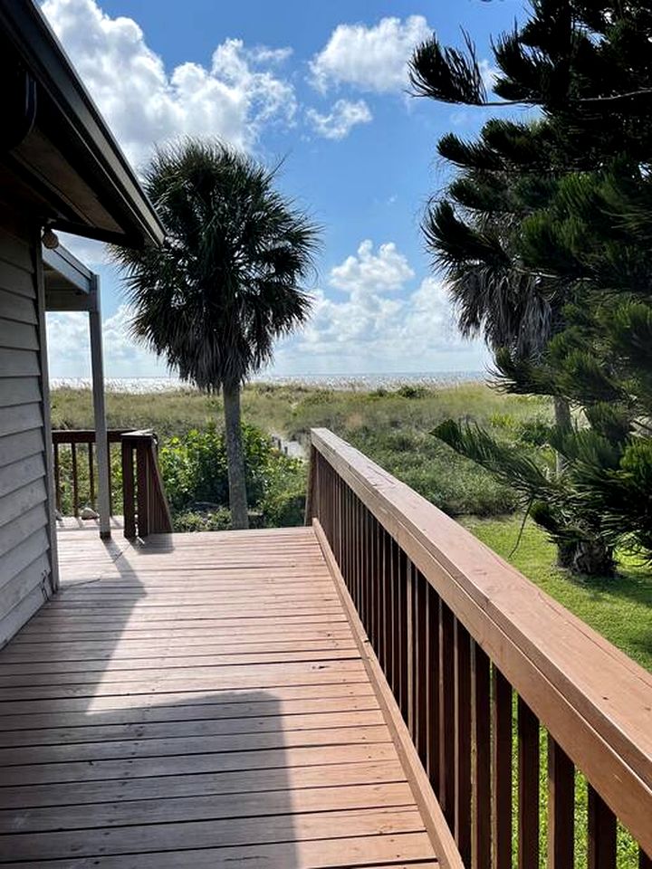 Peaceful Cottage with Incredible Water Views on Little Gasparilla Island for a Quiet Escape by the Beach in Florida