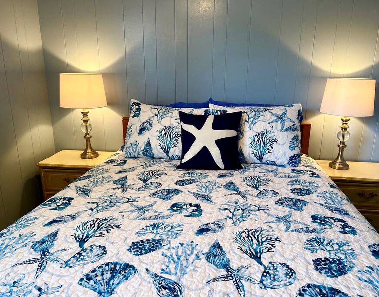 Peaceful Cottage with Incredible Water Views on Little Gasparilla Island for a Quiet Escape by the Beach in Florida