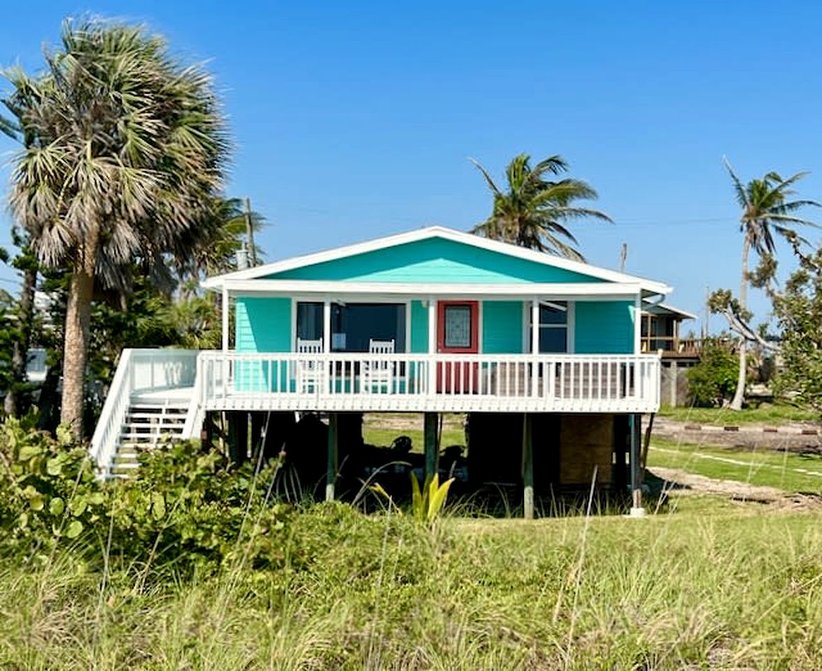 Peaceful Cottage with Incredible Water Views on Little Gasparilla Island for a Quiet Escape by the Beach in Florida