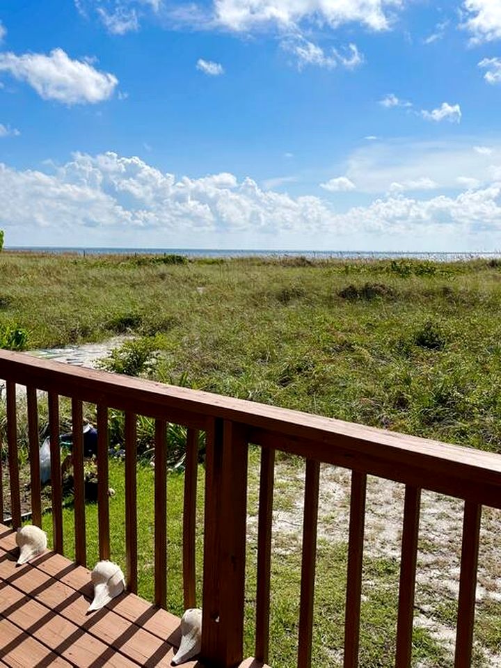 Peaceful Cottage with Incredible Water Views on Little Gasparilla Island for a Quiet Escape by the Beach in Florida