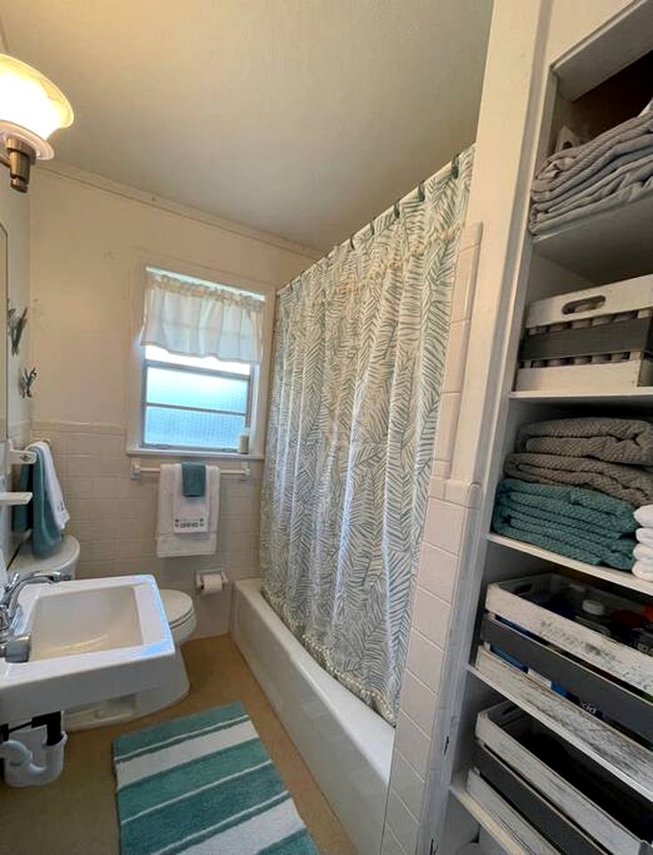Peaceful Cottage with Incredible Water Views on Little Gasparilla Island for a Quiet Escape by the Beach in Florida