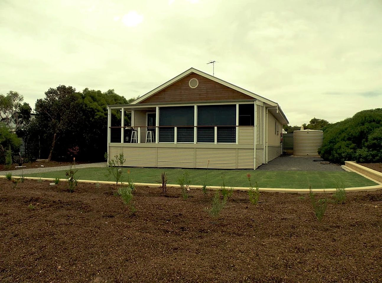 Bright Cottage Rental with Beautiful Ocean Views near Adelaide, South Australia