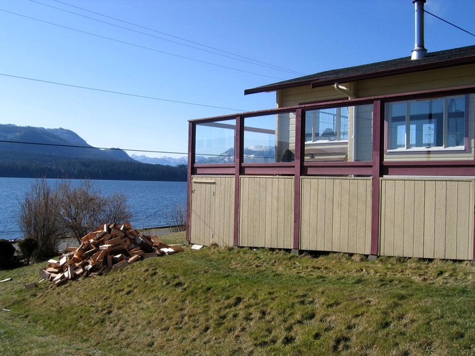 Vacation Rentals (Alert Bay, British Columbia, Canada)